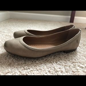 Frye Carrie flats size 6